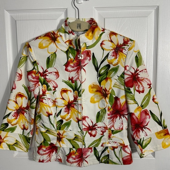 St. John Sport size P, white with floral design/embellishments, luxury, tropical - Picture 1 of 12
